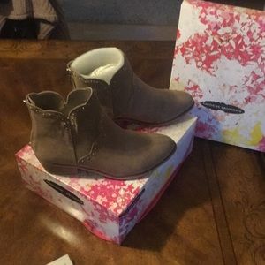 Beige suede bootie